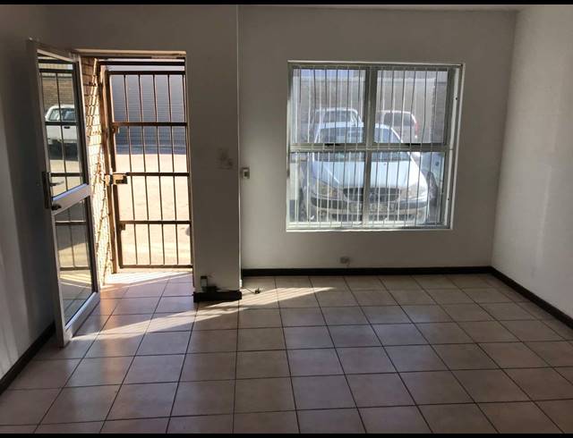 252M² FACTORY TO LET IN STIKLAND INDUSTRIAL